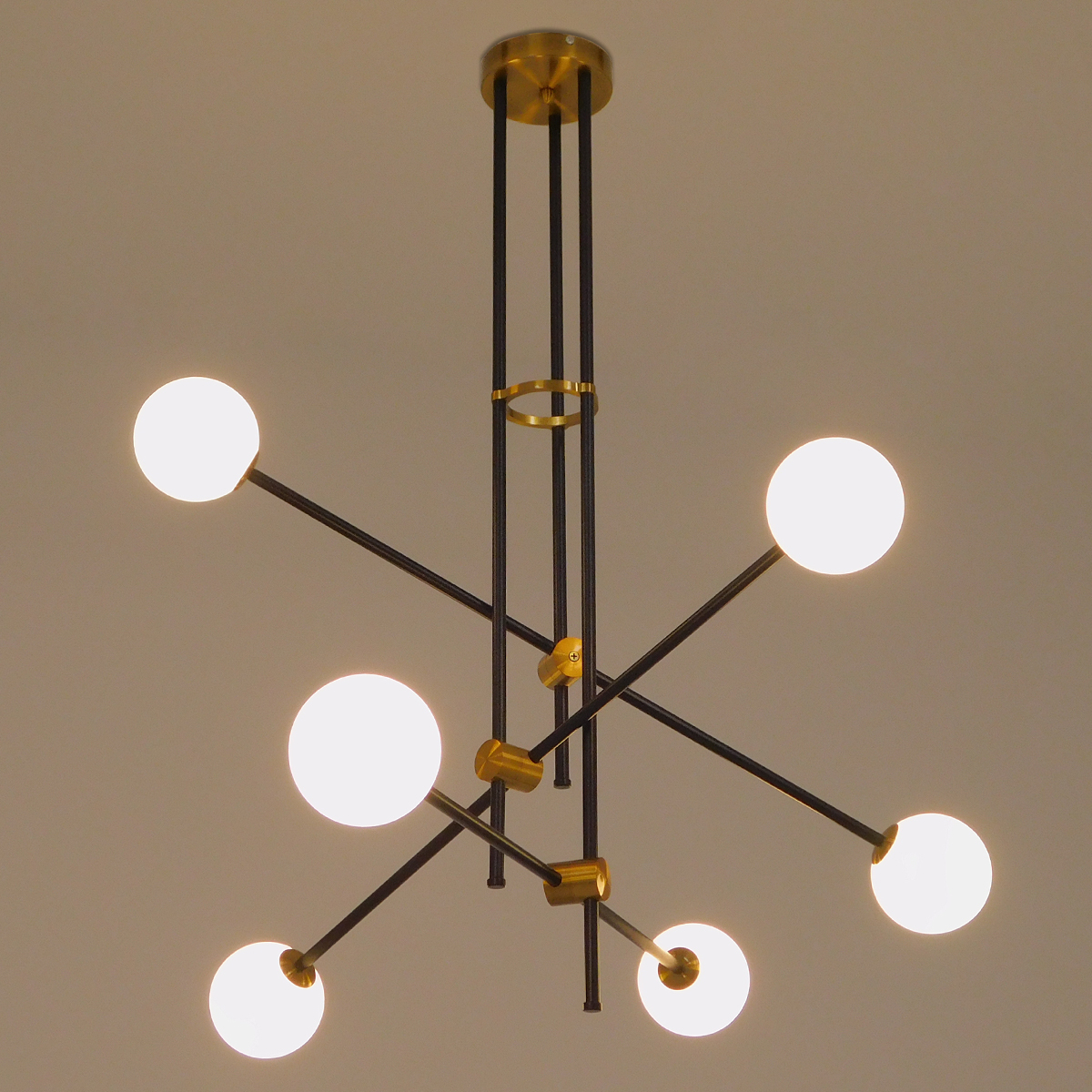GloboStar® VELVET 00994 Μοντέρνο Φωτιστικό Οροφής Πλέγμα Πολύφωτο 6 x G9 IP20 Μαύρο & Χρυσό Μέταλλο - Μ80 x Π80 x Υ85cm