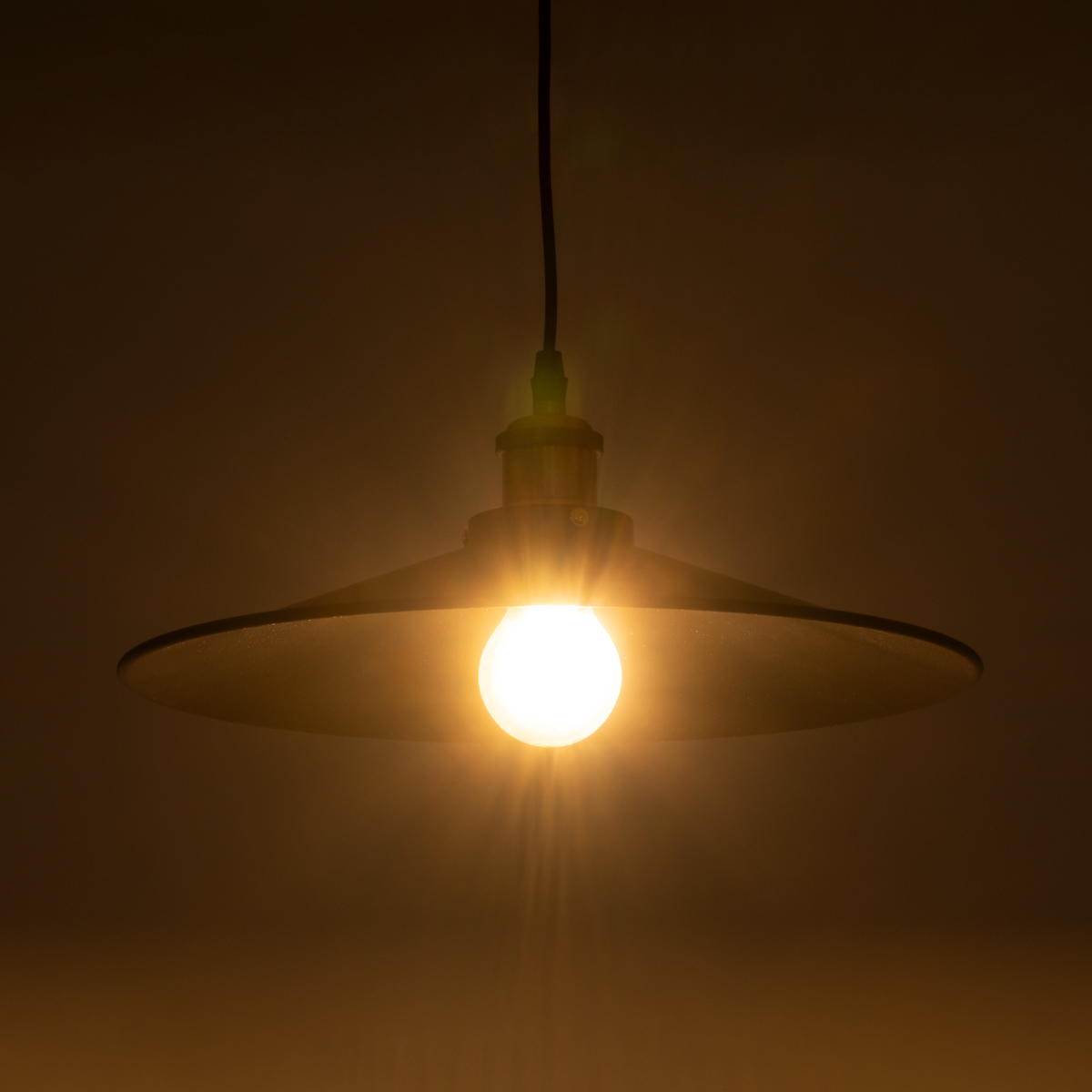 GloboStar® CARAVEL 01042 Vintage Κρεμαστό Φωτιστικό Καμπάνα Μονόφωτο 1 x E27 IP20 Μαύρο & Χρυσό Μέταλλο - Μ36 x Π36 x Υ10cm