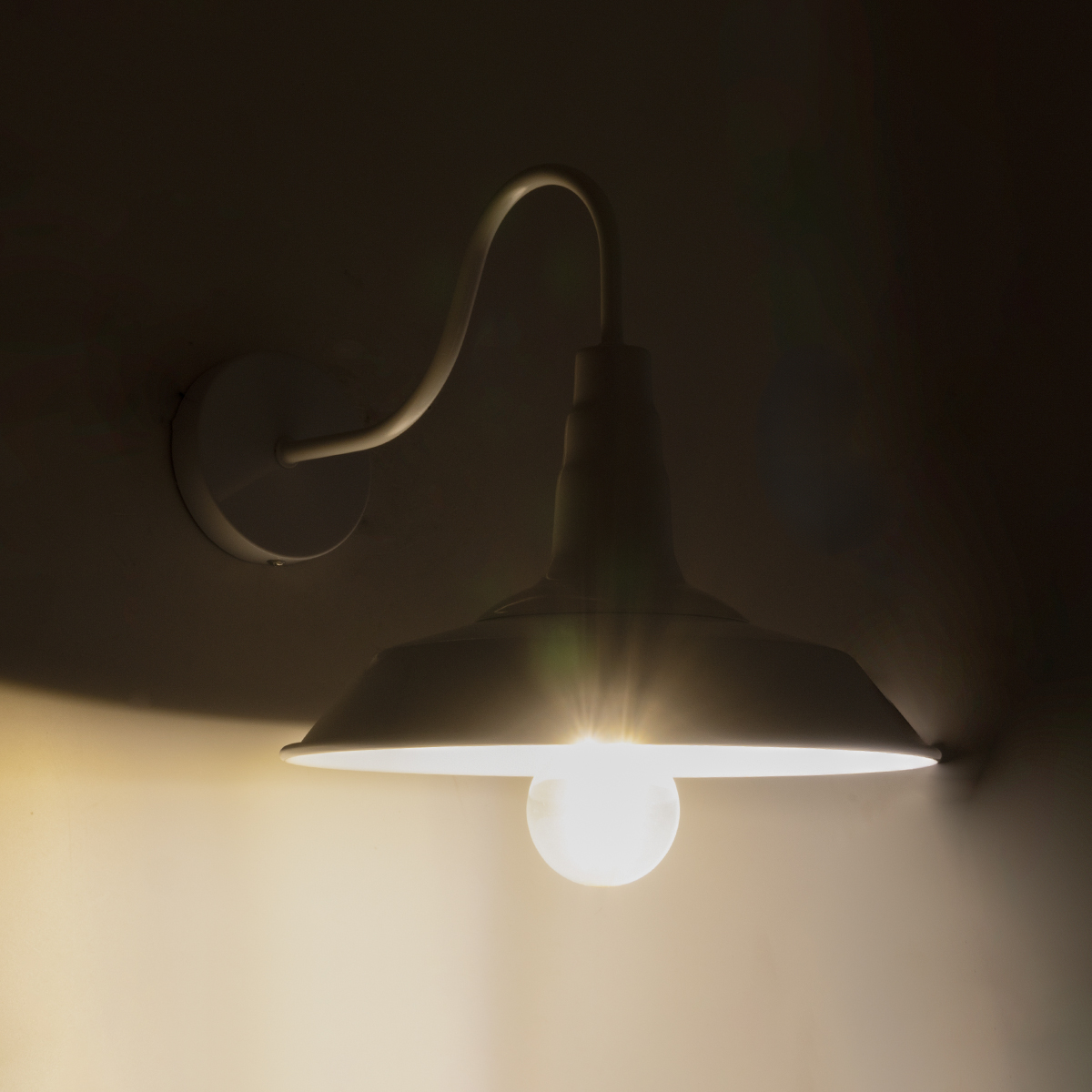 GloboStar® SORD 01066 Vintage Επιτοίχιο Φωτιστικό Απλίκα Μονόφωτο 1 x E27 IP20 Λευκό Μέταλλο - Μ26 x Π37 x Υ24cm