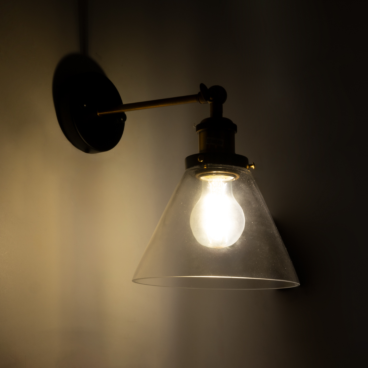 Globostar® LYDIA 01074 Vintage Επιτοίχιο Φωτιστικό Απλίκα Μονόφωτο 1 x E27 IP20 Μαύρο & Χρυσό Μέταλλο με Διάφανο Γυαλί - Μ18 x Π28 x Υ25cm