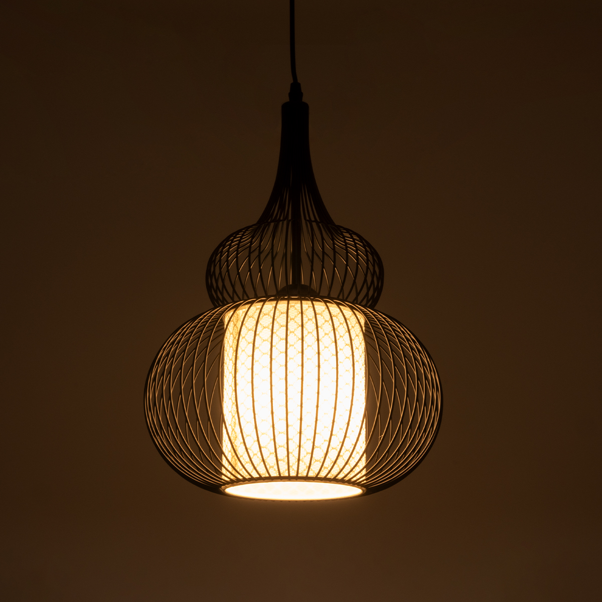 GloboStar® REA 01199 Μοντέρνο Κρεμαστό Φωτιστικό Πλέγμα Μονόφωτο 1 x E27 IP20 Μαύρο Μέταλλο με Λευκό Ύφασμα - Μ31 x Π31 x Υ42cm