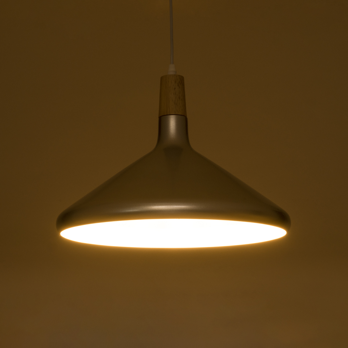 GloboStar® FELICITA 01276 Μοντέρνο Κρεμαστό Φωτιστικό Καμπάνα Μονόφωτο 1 x E27 IP20 Ασημί Μέταλλο με Μπεζ Ξύλο - Μ40 x Π40 x Y30cm
