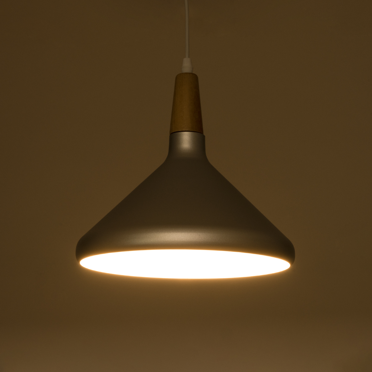 GloboStar® FELICITA 01277 Μοντέρνο Κρεμαστό Φωτιστικό Καμπάνα Μονόφωτο 1 x E27 IP20 Ασημί Μέταλλο με Μπεζ Ξύλο - Μ30 x Π30 x Υ25cm