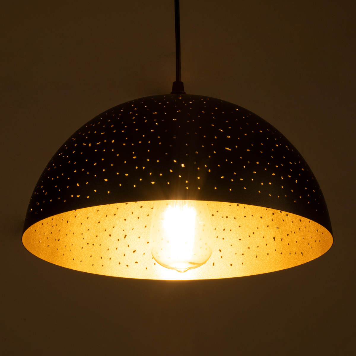 GloboStar® SOLANA 01301 Μοντέρνο Κρεμαστό Φωτιστικό Καμπάνα Μονόφωτο 1 x E27 IP20 Μαύρο & Χρυσό Μέταλλο - Μ30 x Π30 x Υ15cm