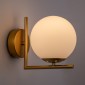 GloboStar® JADA 01426 Μοντέρνο Επιτοίχιο Φωτιστικό Απλίκα Μονόφωτο 1 x E27 IP20 Χρυσό Μέταλλο με Λευκό Γυαλί - Μ15 x Π21.5 x Υ18cm