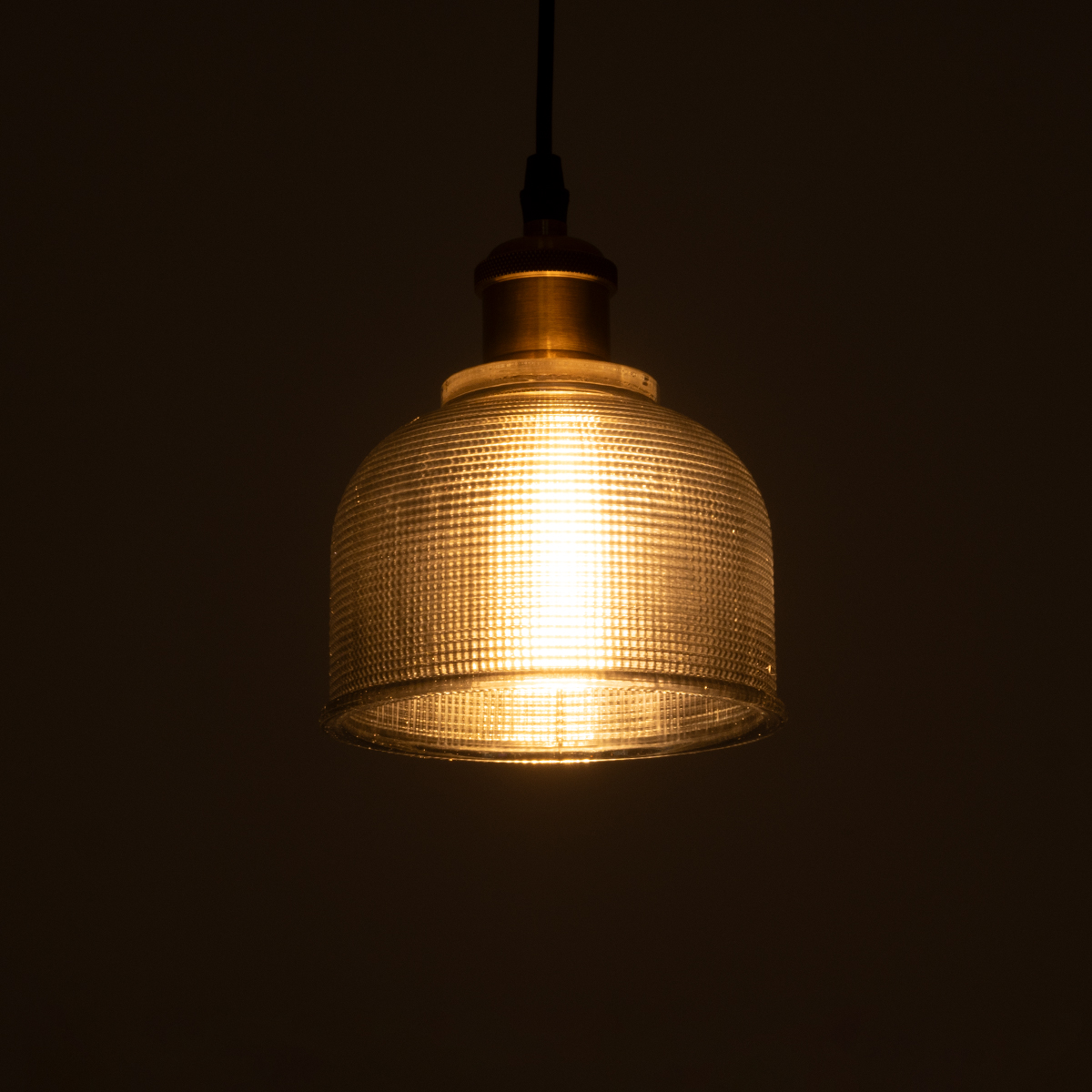 GloboStar® SEGRETO 01449 Vintage Κρεμαστό Φωτιστικό Μονόφωτο Καμπάνα 1 x E27 IP20 Μαύρο Γυαλί με Χρυσό Μέταλλο - Μ14 x Π14 x Υ18cm