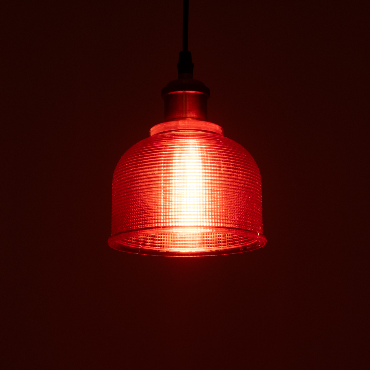 GloboStar® SEGRETO 01450 Vintage Κρεμαστό Φωτιστικό Μονόφωτο Καμπάνα 1 x E27 IP20 Κόκκινο Γυαλί με Χρυσό Μέταλλο - Μ14 x Π14 x Υ18cm