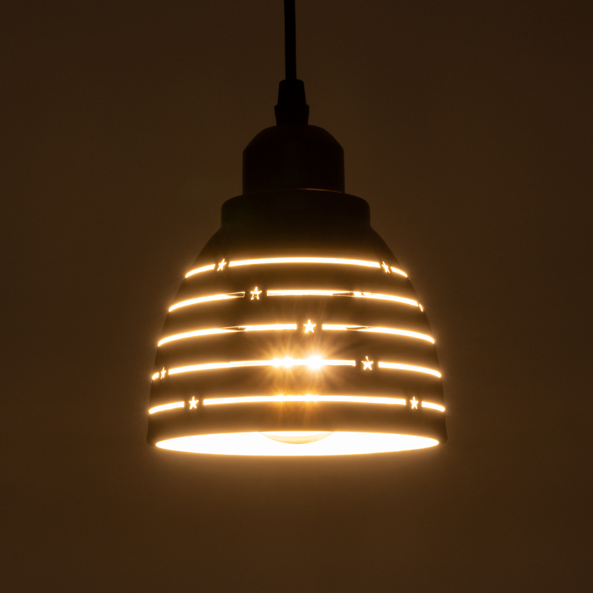 GloboStar® COOLIE 01483 Μοντέρνο Κρεμαστό Φωτιστικό Μονόφωτο Καμπάνα 1 x E27 IP20 Μαύρο & Ασημί Μέταλλο - Μ12.5 x Π12.5 x Υ11.5cm