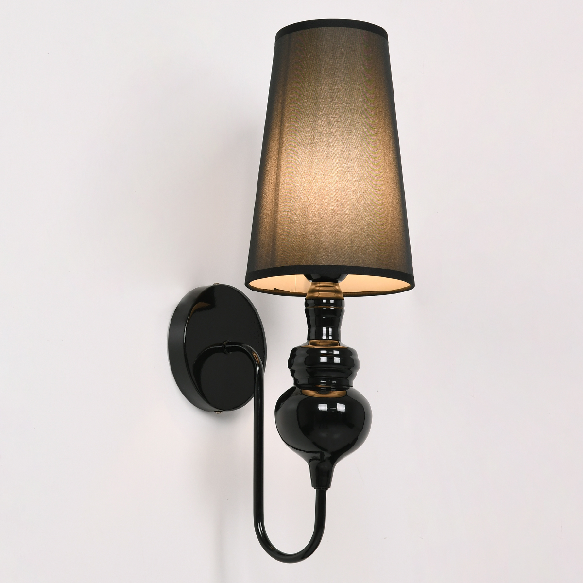 GloboStar® LAURA 01500 Μοντέρνο Επιτοίχιο Φωτιστικό Απλίκα Μονόφωτο 1 x E27 IP20 Μαύρο Μέταλλο με Μαύρο Ύφασμα - Μ21 x Π15 x Y48cm