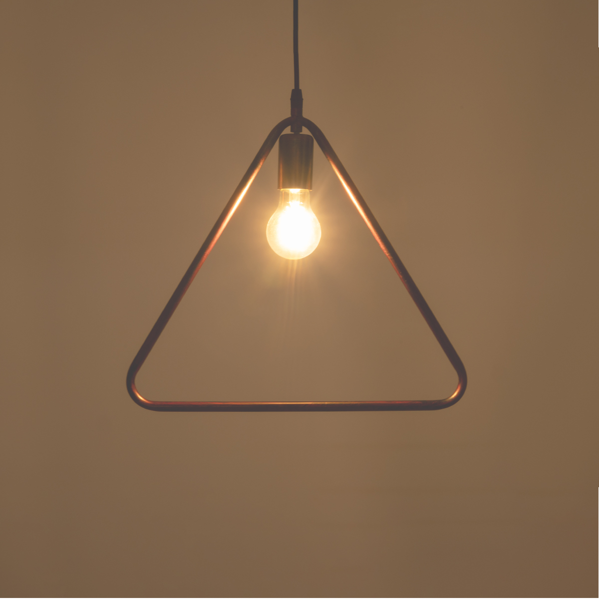 GloboStar® DELTA 01581 Μοντέρνο Κρεμαστό Φωτιστικό Ανάρτηση Μονόφωτο 1 x E27 IP20 Χάλκινο Μέταλλο - Μ37 x Π4 x Υ33cm