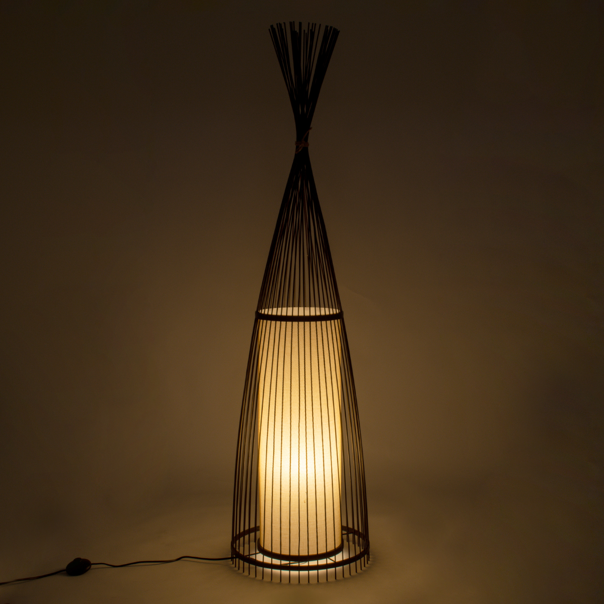 GloboStar® AZORES 01756 Boho Επιδαπέδιο Φωτιστικό Μονόφωτο 1 x E27 IP20 Καφέ & Μπεζ Ξύλο - Μ40 x Π40 x Υ150cm