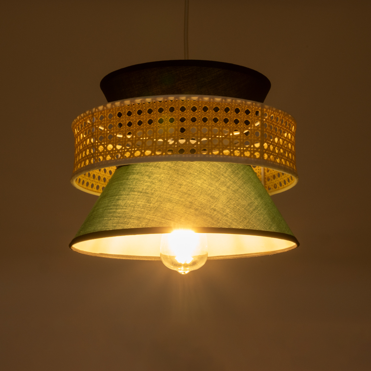 GloboStar® SAIGE 01915 Boho Κρεμαστό Φωτιστικό Πλέγμα Μονόφωτο 1 x E27 IP20 Μπεζ Ξύλο με Μαύρο & Πράσινο Ύφασμα - Μ30 x Π30 x Υ22cm