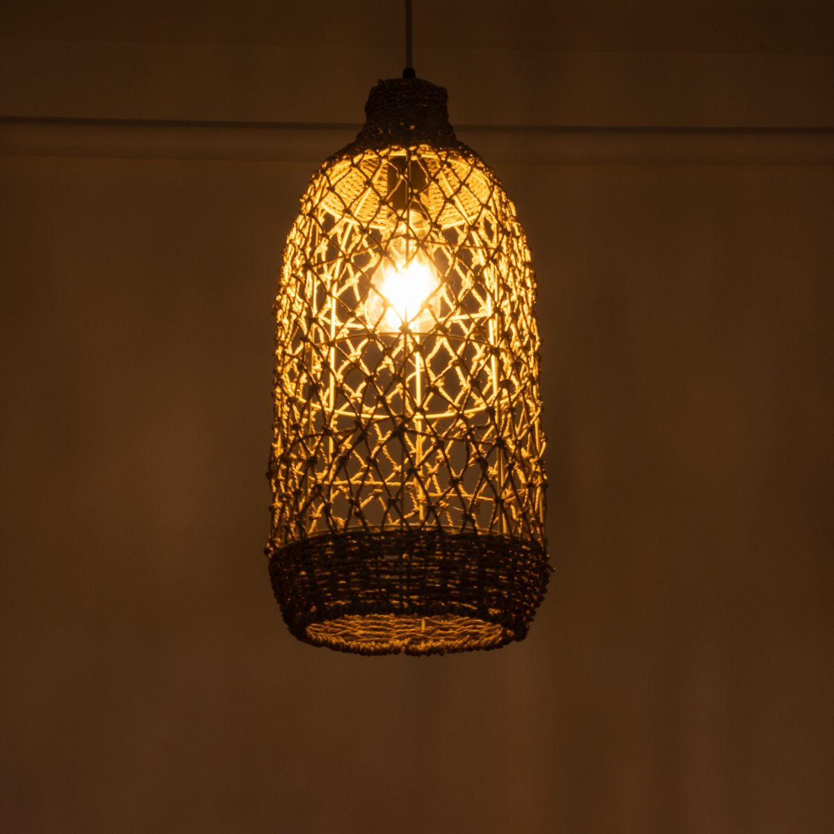 GloboStar® ECUADOR 02116 Boho Κρεμαστό Φωτιστικό Πλέγμα Μονόφωτο 1 x E27 IP20 Μπεζ Rattan - Μ23 x Π23 x Υ50cm