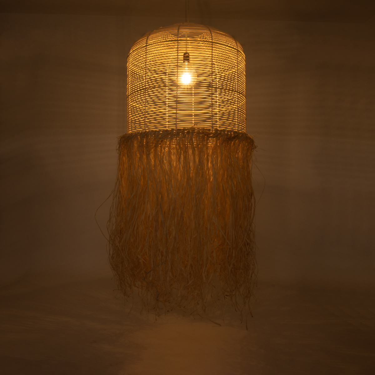 GloboStar® BASSETERRE 02163 Boho Κρεμαστό Φωτιστικό Πλέγμα Μονόφωτο 1 x E27 IP20 Μπεζ Ξύλο με Καφέ Ράφια - Μ70 x Π70 x Υ170cm