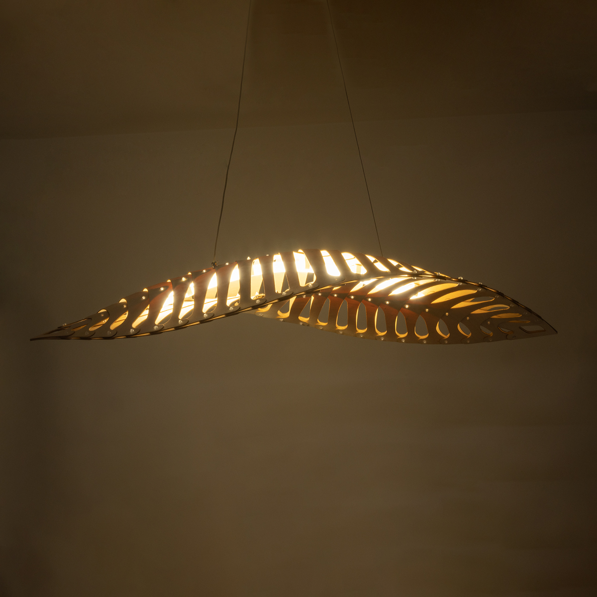 GloboStar® NANI 02285 Μοντέρνο Κρεμαστό Φωτιστικό Πλέγμα LED -W -lm -° AC 220-240V IP20 Φυσικό Λευκό 4500K Μπεζ Ξύλο - Μ48 x Π48 x Υ18cm - 2 Xρόνια Εγγύηση