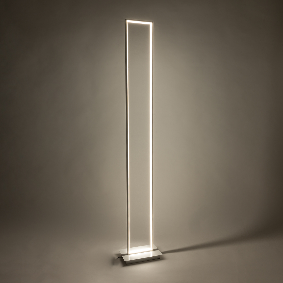 GloboStar® CORNELIE 60464 Επιδαπέδιο Φωτιστικό LED CCT 24W 2640lm 200° AC 220-240V - Εναλλαγή Φωτισμού μέσω Διακόπτη On/Off All In One Ψυχρό 6000k+Φυσικό 4500k+Θερμό 2700k Μ26 x Π16 x Υ153cm - Λευκό - 3 Χρόνια Εγγύηση