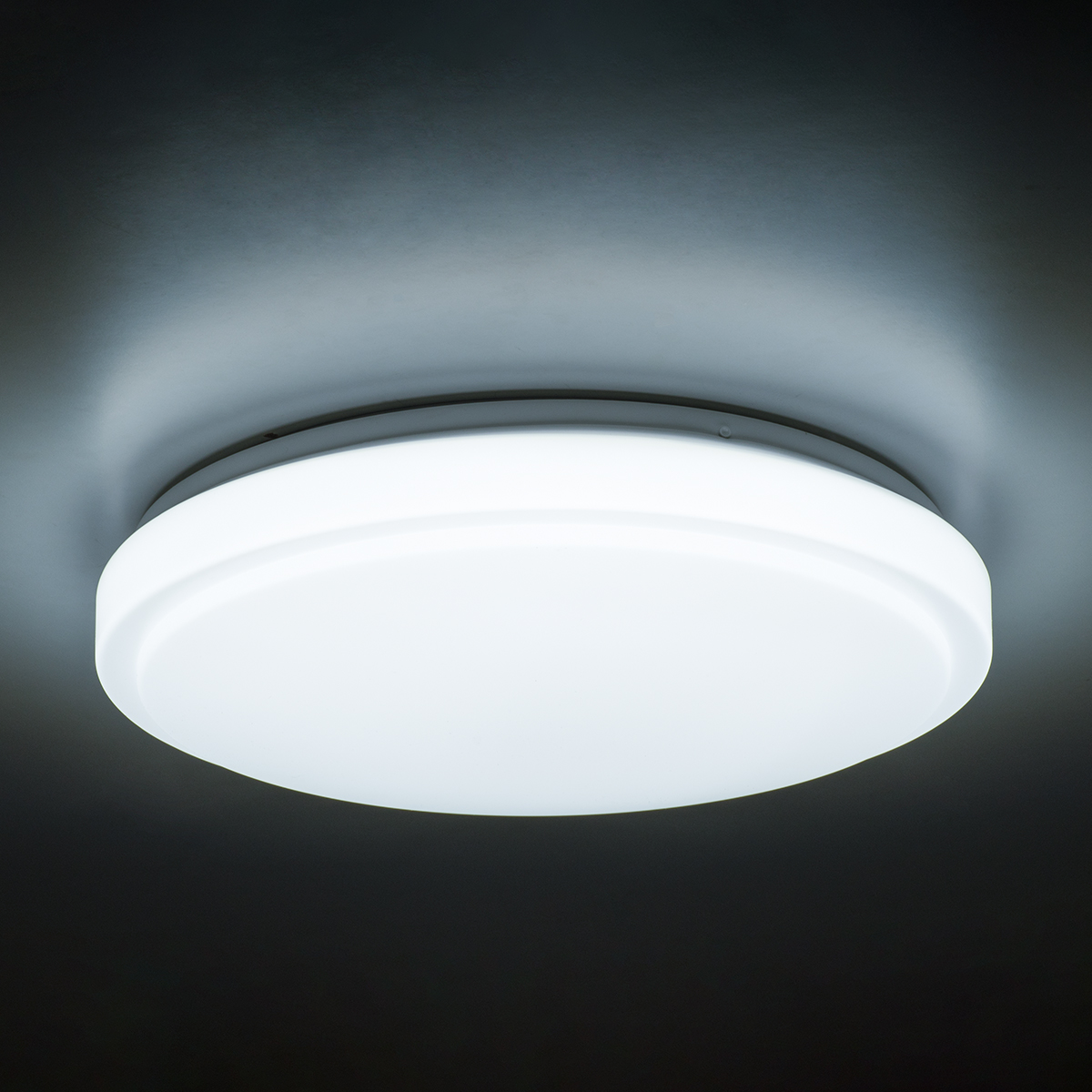 GloboStar® EMERGANO 60992 Πλαφονιέρα Οροφής LED 30W 3000lm 120° AC 220-240V με Ενσωματωμένο Σύστημα Emergency Li-ion 3450mAh/12.8Wh με Αυτονομία έως 3hrs - Αδιάβροχη IP54 Φ38 x Υ5.3cm Ψυχρό Λευκό 6000K - Λευκό - Bridgelux Chips - 3 Years Warranty