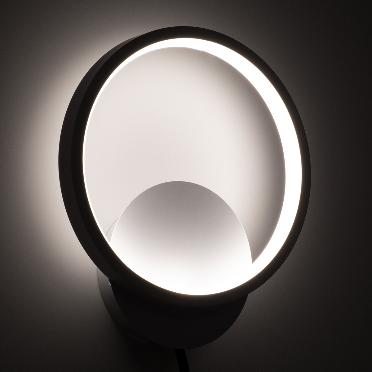 GloboStar® TED 61071 Φωτιστικό Τοίχου - Απλίκα Design LED CCT 9W 1080lm 300° AC 220-240V - Εναλλαγή Φωτισμού μέσω Διακόπτη On/Off All In One Ψυχρό 6000k+Φυσικό 4500k+Θερμό 2700k Μ20 x Π5.5 x Υ23cm - Λευκό