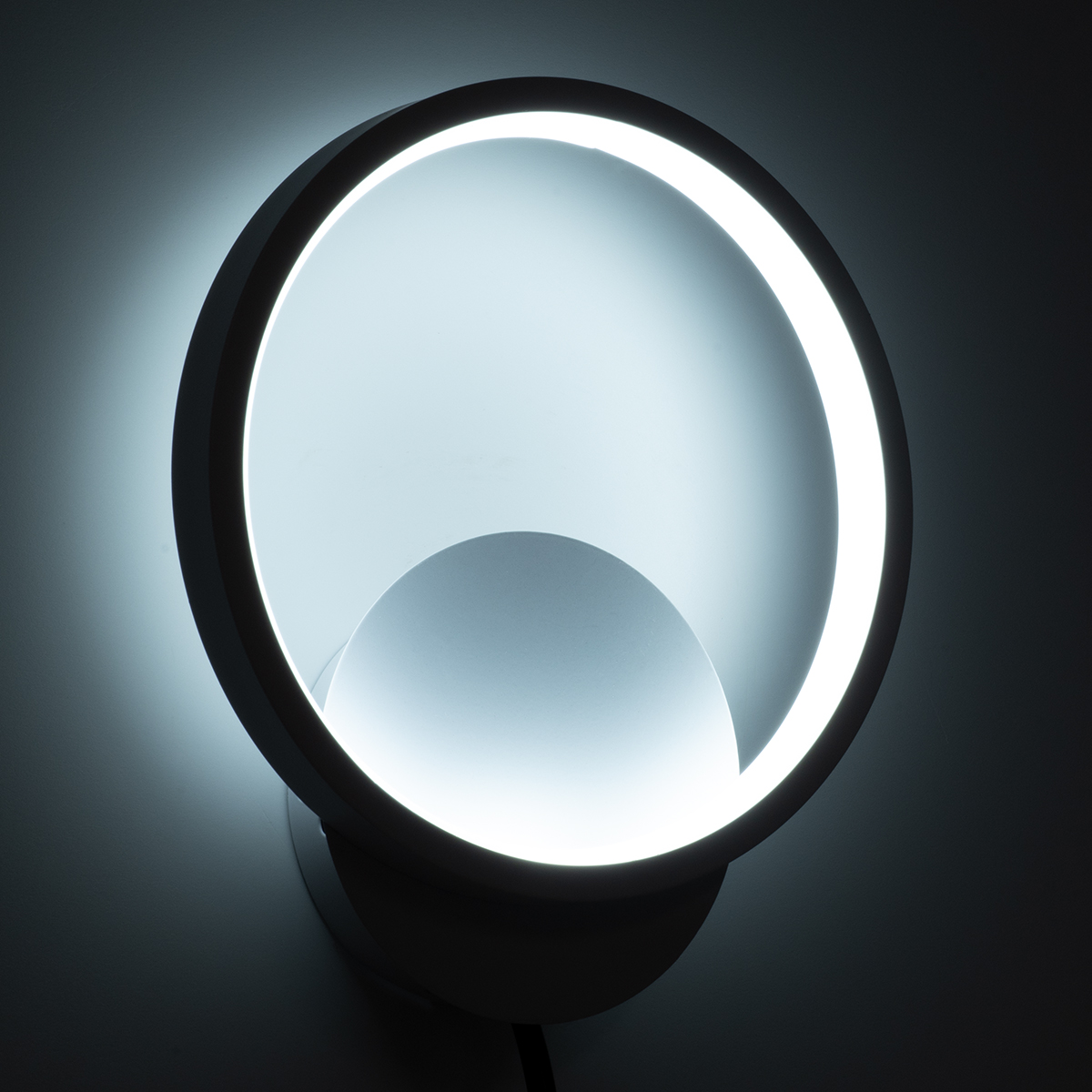 GloboStar® TED 61071 Φωτιστικό Τοίχου - Απλίκα Design LED CCT 9W 1080lm 300° AC 220-240V - Εναλλαγή Φωτισμού μέσω Διακόπτη On/Off All In One Ψυχρό 6000k+Φυσικό 4500k+Θερμό 2700k Μ20 x Π5.5 x Υ23cm - Λευκό