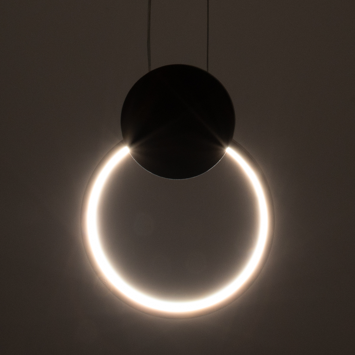 GloboStar® CYCLOS 61074 Κρεμαστό Φωτιστικό Οροφής Design LED CCT 9W 1080lm 300° AC 220-240V - Εναλλαγή Φωτισμού μέσω Διακόπτη On/Off All In One Ψυχρό 6000k+Φυσικό 4500k+Θερμό 2700k Μ21 x Π2.3 x Υ26.5cm - Λευκό