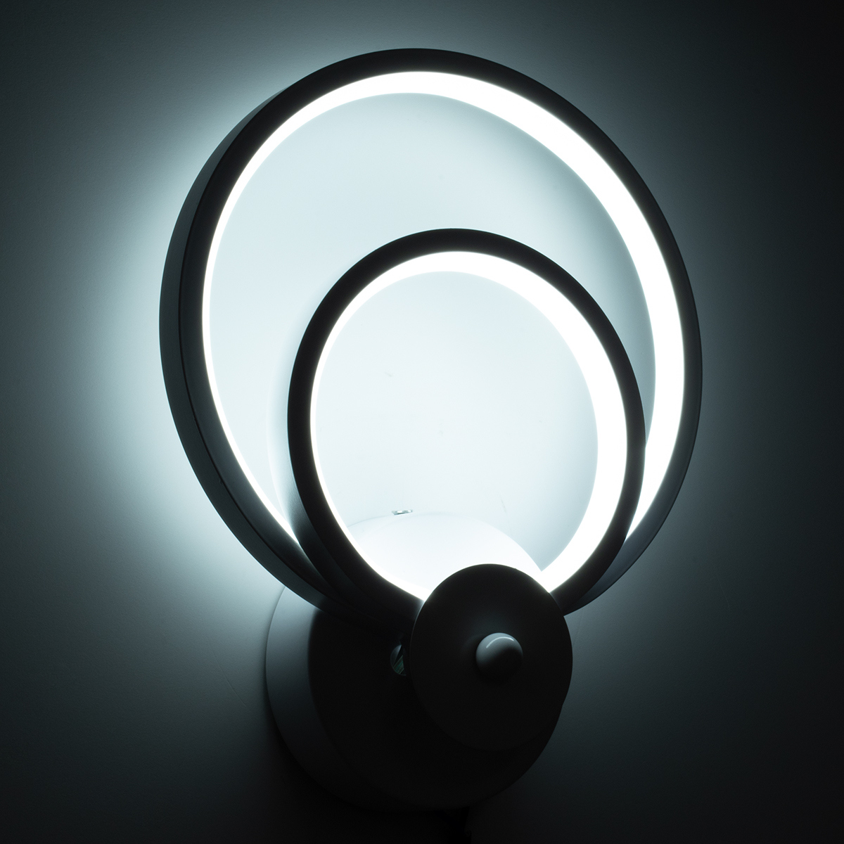 GloboStar® FREDDIE 61077 Φωτιστικό Τοίχου - Απλίκα Design LED CCT 15W 1800lm 300° AC 220-240V - Εναλλαγή Φωτισμού μέσω Διακόπτη On/Off All In One Ψυχρό 6000k+Φυσικό 4500k+Θερμό 2700k Μ20 x Π7.5 x Υ25cm - Λευκό