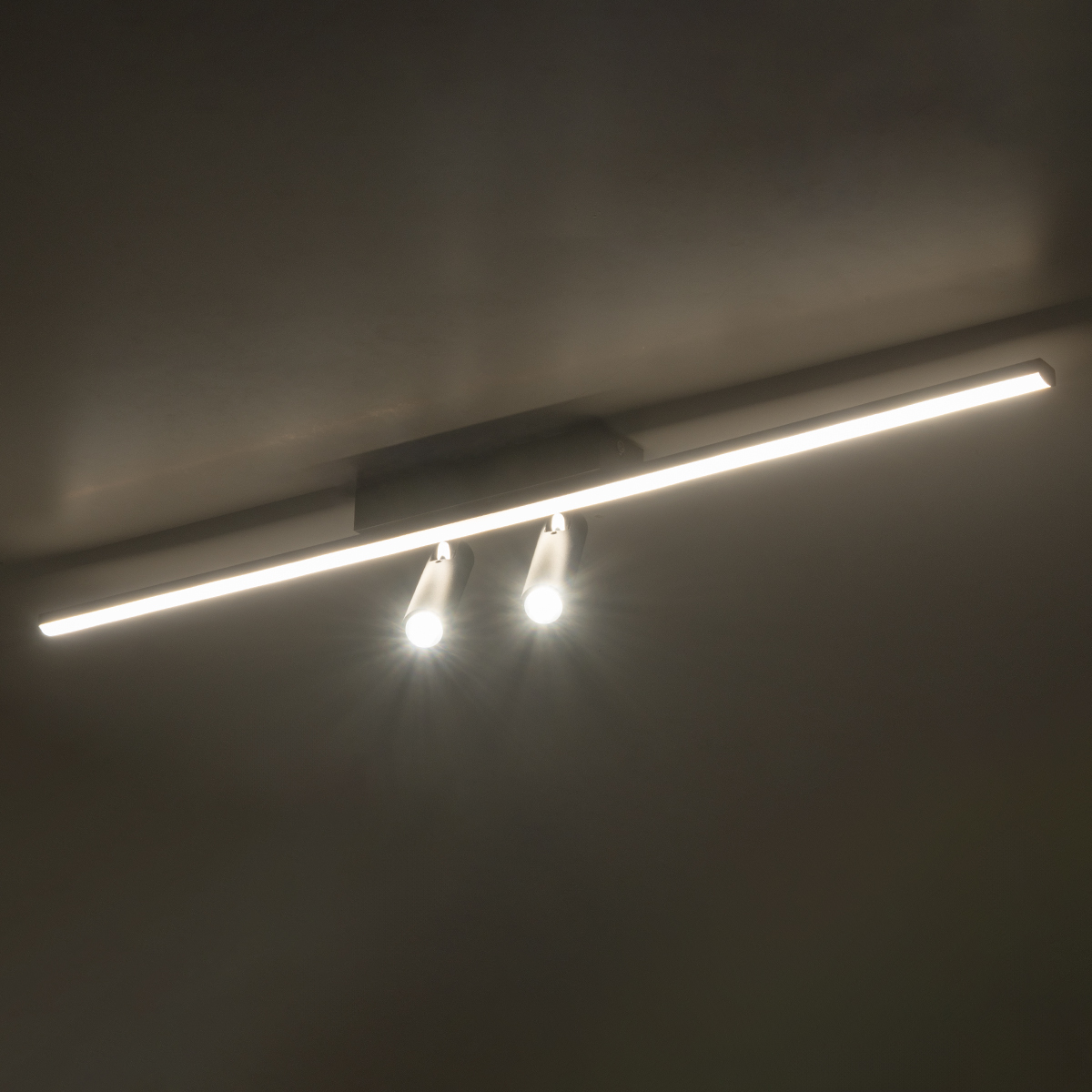 GLOBOSTAR® BARETTI 61226 Φωτιστικό Οροφής Linear Design LED CCT με Κινούμενα Σποτ LED Downlight 24W 2688lm 160° & 45° AC 220-240V IP20  - Εναλλαγή Φωτισμού μέσω Διακόπτη On/Off All In One Ψυχρό 6000k+Φυσικό 4500k+Θερμό 2700k - Μ80 x Π5.5 x Υ5 cm - Μαύ