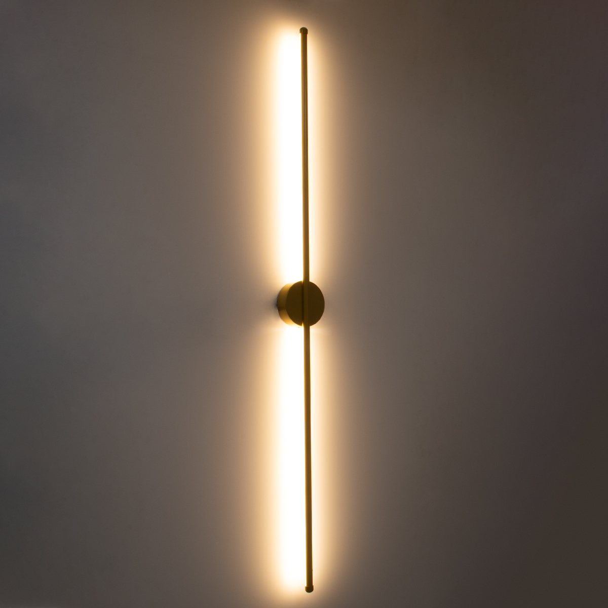 GloboStar® DIADEM 61334 Φωτιστικό Τοίχου - Απλίκα Design LED CCT 18W 2160lm 120° AC 220-240V - Εναλλαγή Φωτισμού μέσω Διακόπτη On/Off All In One Ψυχρό 6000k+Φυσικό 4500k+Θερμό 2700k Μ10 x Π4 x Υ120cm - Χρυσό - 3 Years Warranty