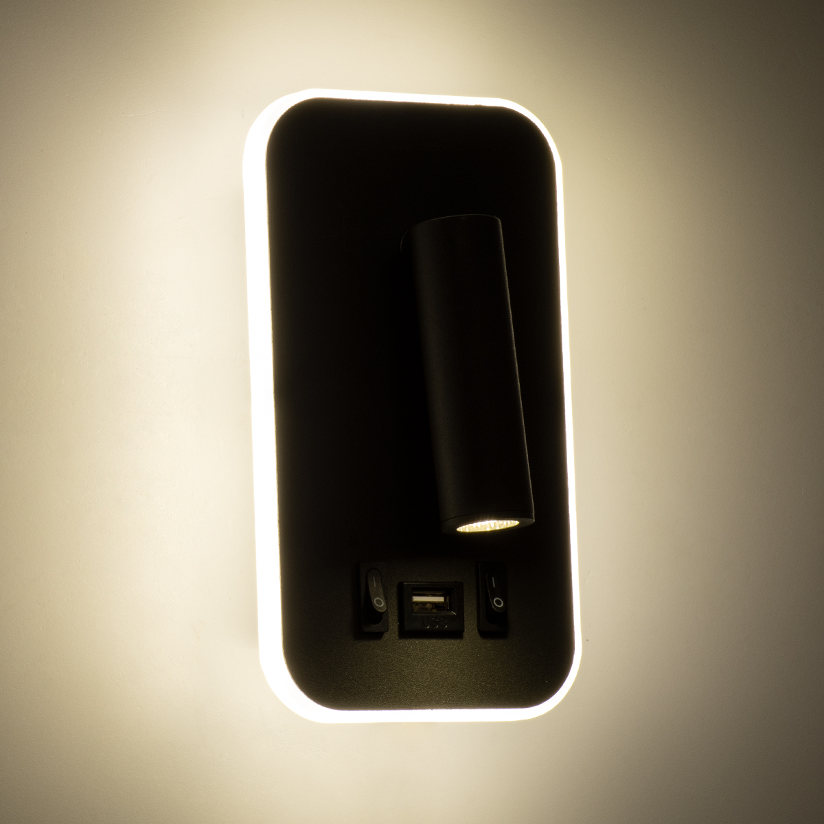 GloboStar® LADY-O 61363 Μοντέρνο Φωτιστικό Τοίχου - Απλίκα Ξενοδοχείου Bed Side LED 10W 1000lm 36° & 360° AC 220-240V - Reading Light & Κρυφός Φωτισμός - Φορτιστής USB 3A - Μ10.5 x Π10 x Υ18.5cm - Φυσικό Λευκό 4500K - Μαύρο - 3 Χρόνια Εγγύηση