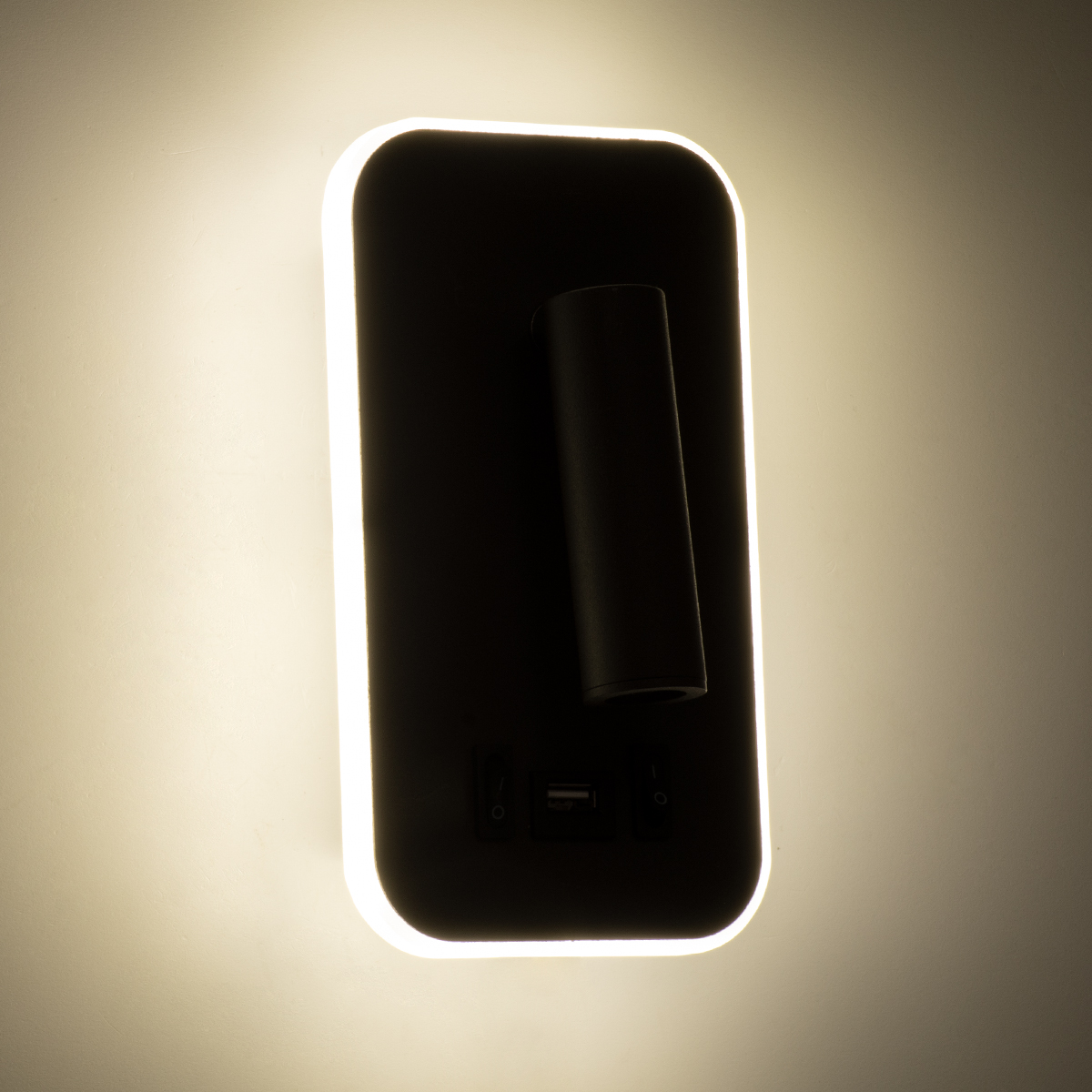 GloboStar® LADY-O 61363 Μοντέρνο Φωτιστικό Τοίχου - Απλίκα Ξενοδοχείου Bed Side LED 10W 1000lm 36° & 360° AC 220-240V - Reading Light & Κρυφός Φωτισμός - Φορτιστής USB 3A - Μ10.5 x Π10 x Υ18.5cm - Φυσικό Λευκό 4500K - Μαύρο - 3 Χρόνια Εγγύηση