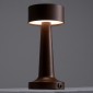 GloboStar® BELLA 76507 Μοντέρνο Επιτραπέζιο Φωτιστικό Πορτατίφ LED 1.5W 105lm 120° DC 5V Επαναφορτιζόμενο με Μπαταρία Li-ion 1800mAh - Διακόπτη Αφής με 3 Εντάσεις Φωτισμού Θερμό Λευκό 2700K Dimmable - Φ9 x 21cm - Σκούρο Καφέ